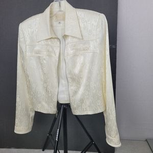 Beautiful Alberto Makali white print blazer in size 4.